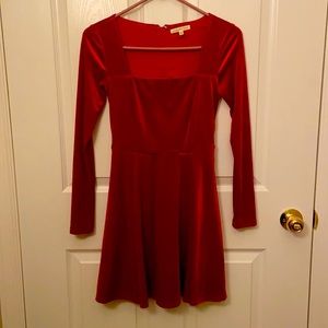 Beautiful Christmas dress, it doesn’t fit me